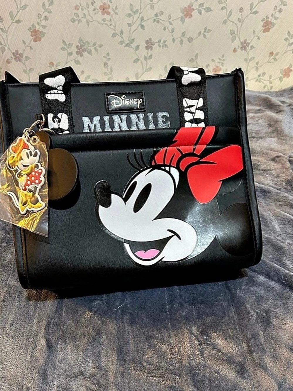 Disney Minnie Mouse shoulder bag in Black & Red